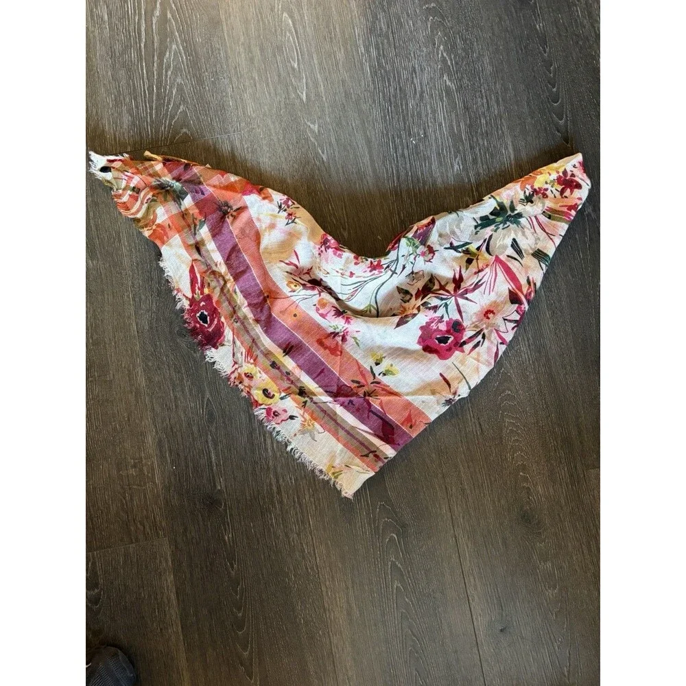 J Jill Large Triangle Floral Scarf Wrap Eyelash Fringe One Size Modern Romantic